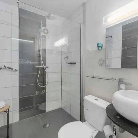 Dilemmasea - App Met Zeezicht, Terras En Zwembad Apartamento *